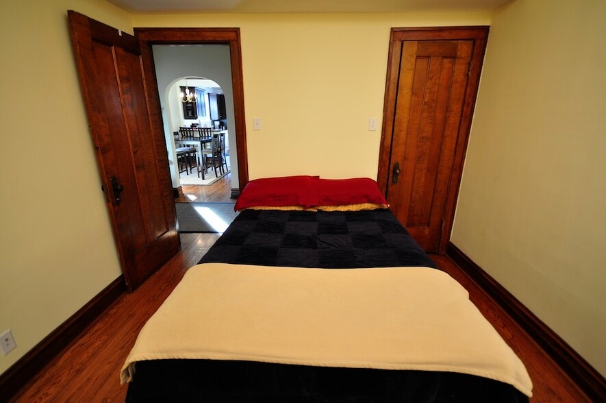 Building Photo - 4132 N Mozart St