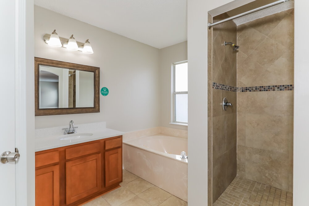 Building Photo - 3233 Chantilly Ct