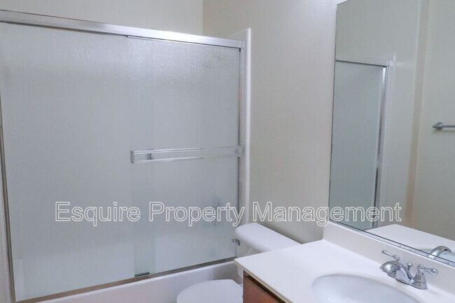 Building Photo - 232 Lightwood St