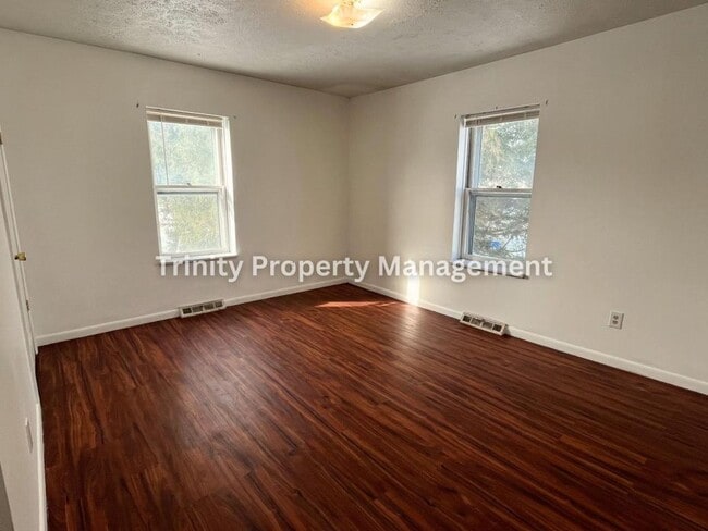 Building Photo - 53 Marion St