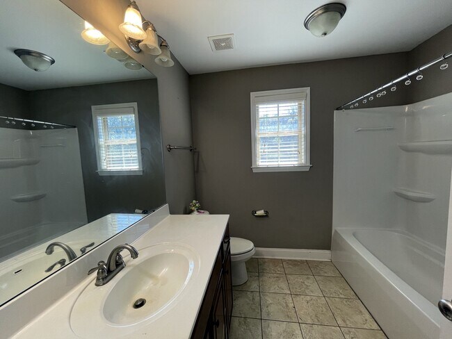 Building Photo - 106 Summerset Ln