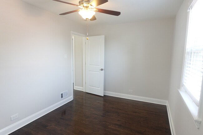 Building Photo - 2247 S 9th Ave