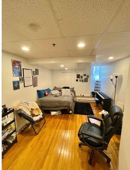 Building Photo - 1073 Beacon St