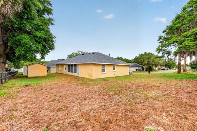 Building Photo - Available Now! Move-In Ready 3BR Home with Florida Room & Shed