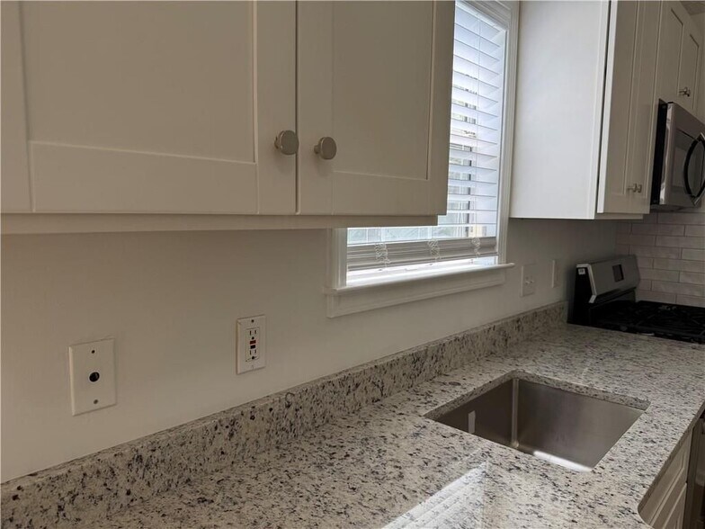 Building Photo - 2802 Pine Valley Way NW