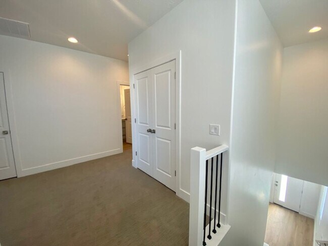 Building Photo - 2664 E Gray Birch Dr