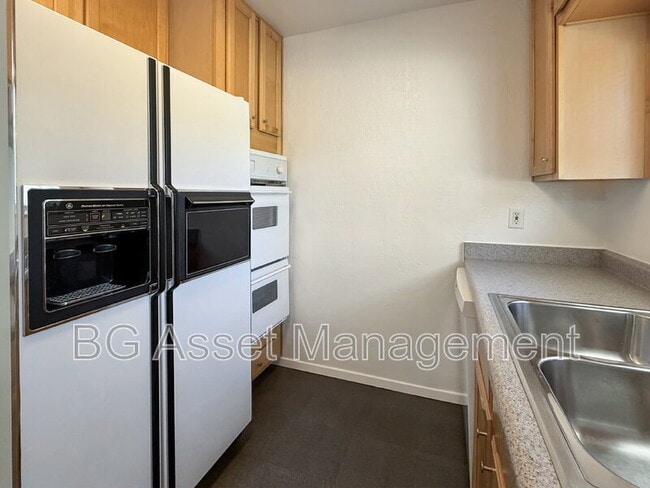 Building Photo - 2672 Doidge Ave
