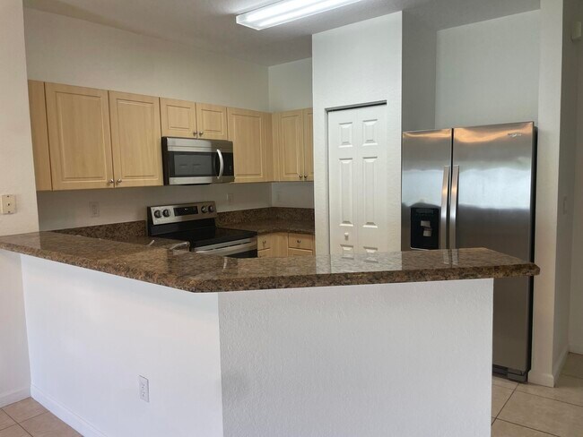 Building Photo - 5187 SE Mariner Garden Cir