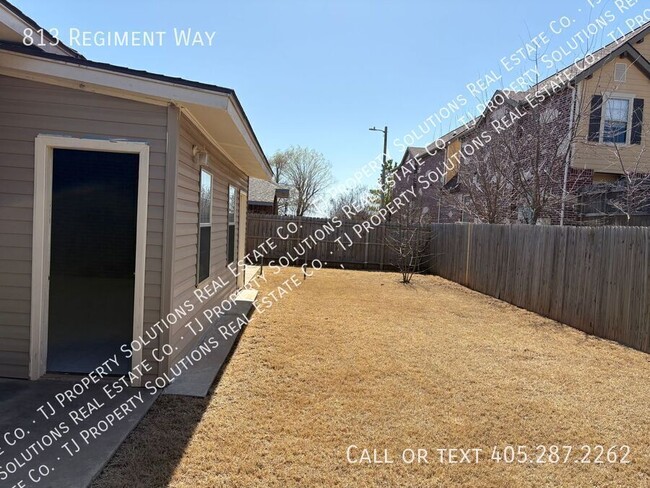 Building Photo - Three bedroom home in Yukon!