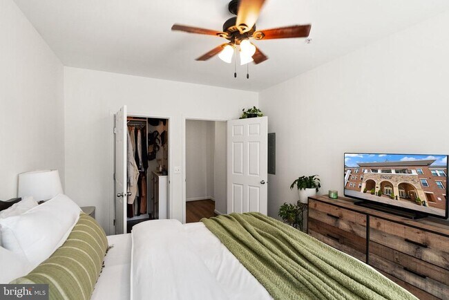 Building Photo - 2465 Army Navy Dr