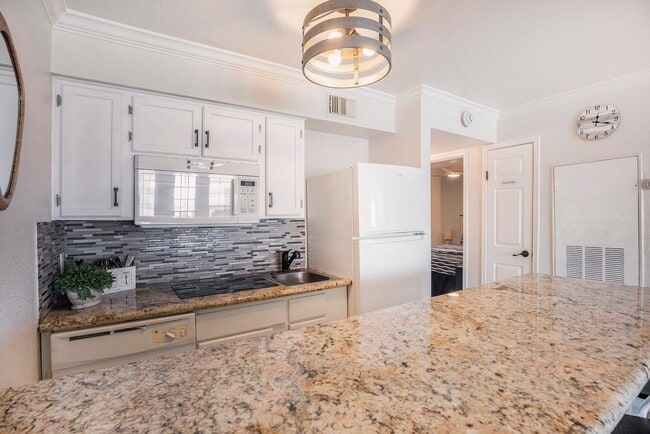 Building Photo - 6300 Seawall Blvd