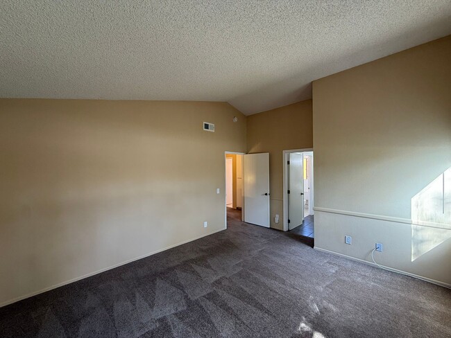 Building Photo - Great 3B/2.5BA House in Oceanside!