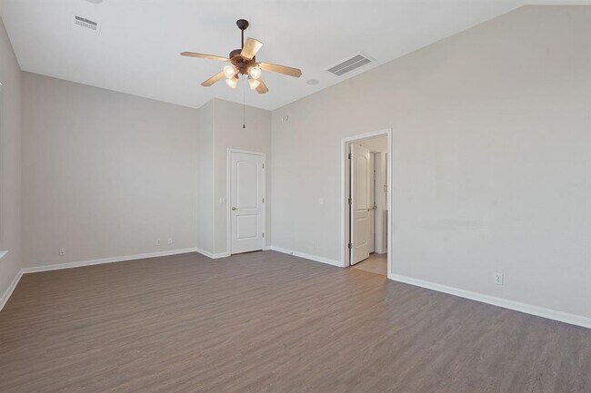 Building Photo - 521 Manchester Ln