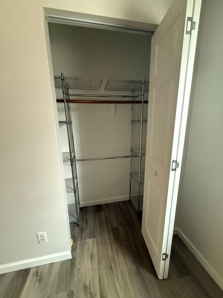 Building Photo - 718 Village Ln