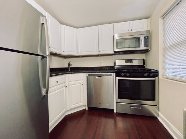 Building Photo - 126 Grape St