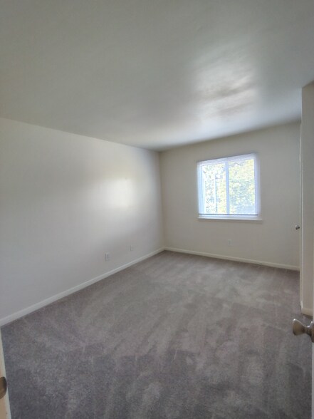 Building Photo - 600 Reusens Rd