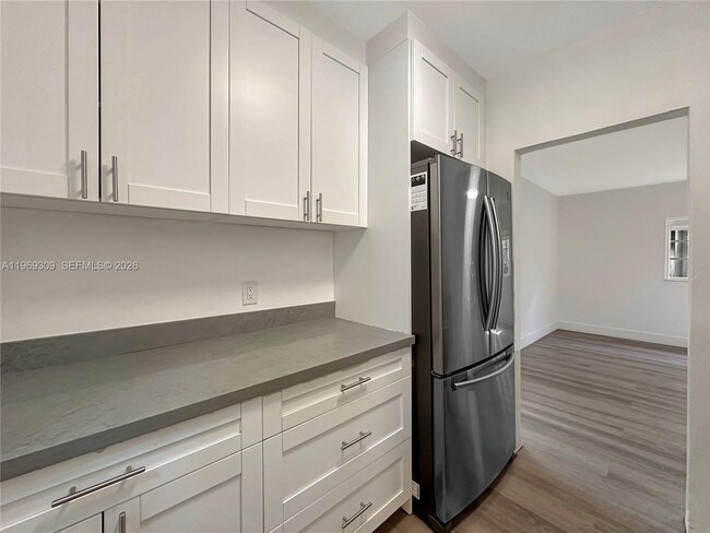 Building Photo - 969 Bay Dr