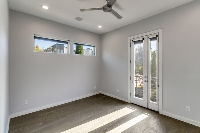 Building Photo - 4977 Zuma Ct