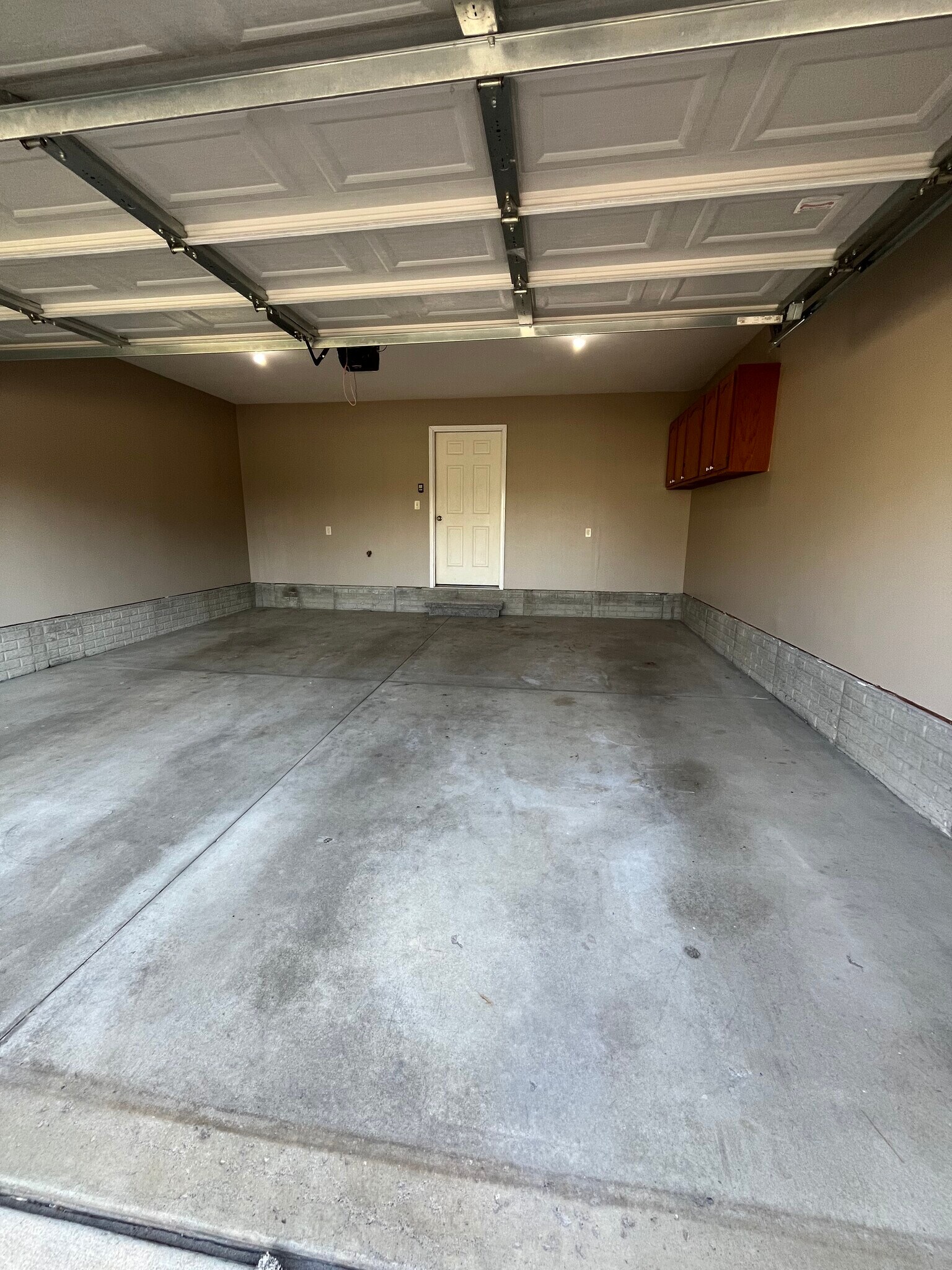 Building Photo - 8743 Remi Dr