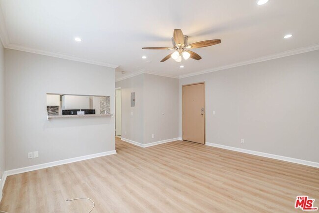 Building Photo - 10900 Blix St