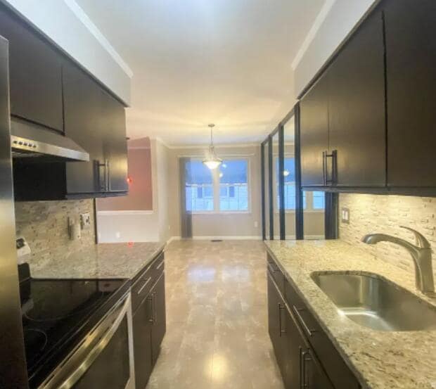 Building Photo - 15877 Cambridge Dr