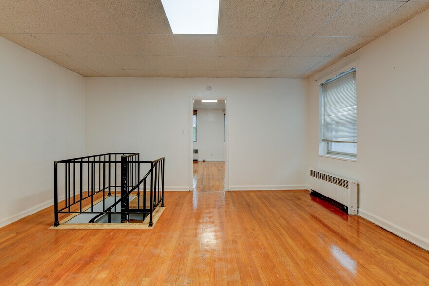 Building Photo - 71 Carmer Ave