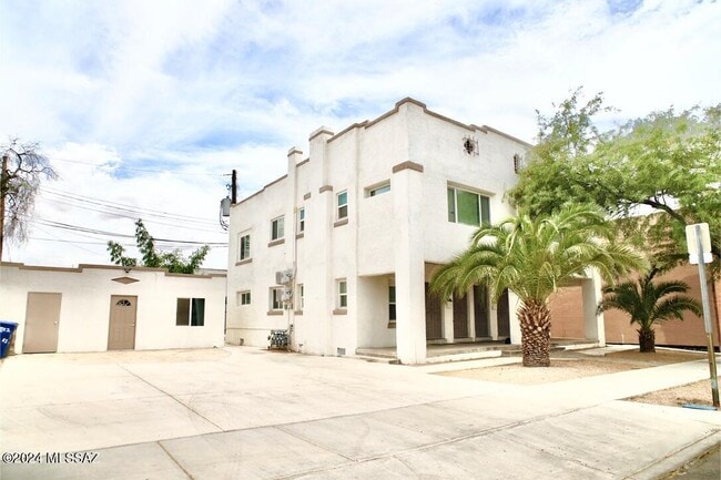 Building Photo - 12 E University Blvd