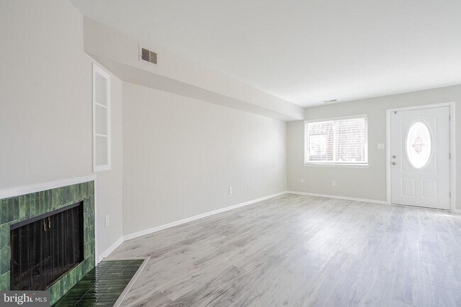 Building Photo - 7932 Silverada Pl