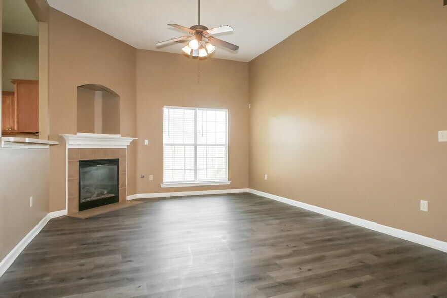 Building Photo - 4941 Wemberley Dr