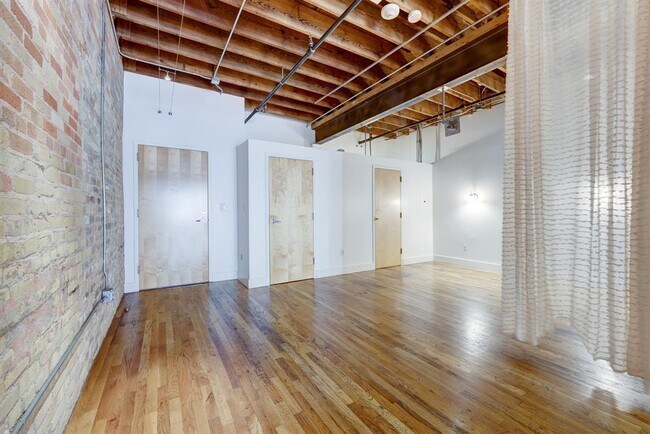 Building Photo - 411 Brazos St