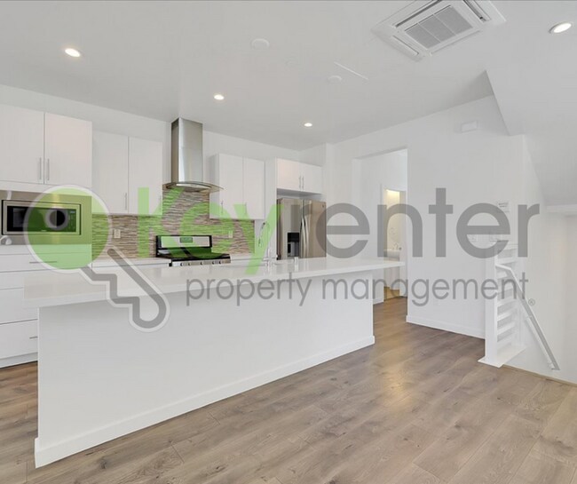 Building Photo - 487 McClatchy Way