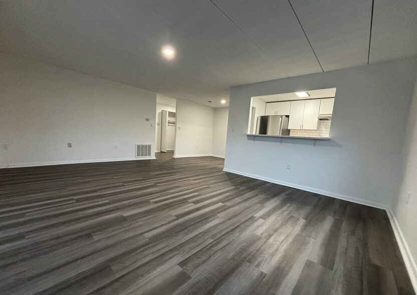 Building Photo - 32 Hill Rd