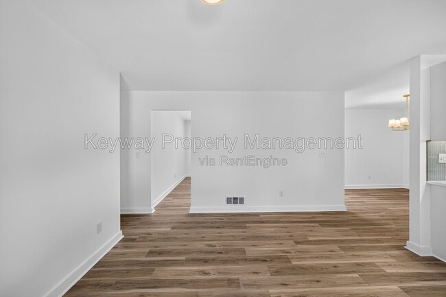 Building Photo - 3007 Stratford Dr