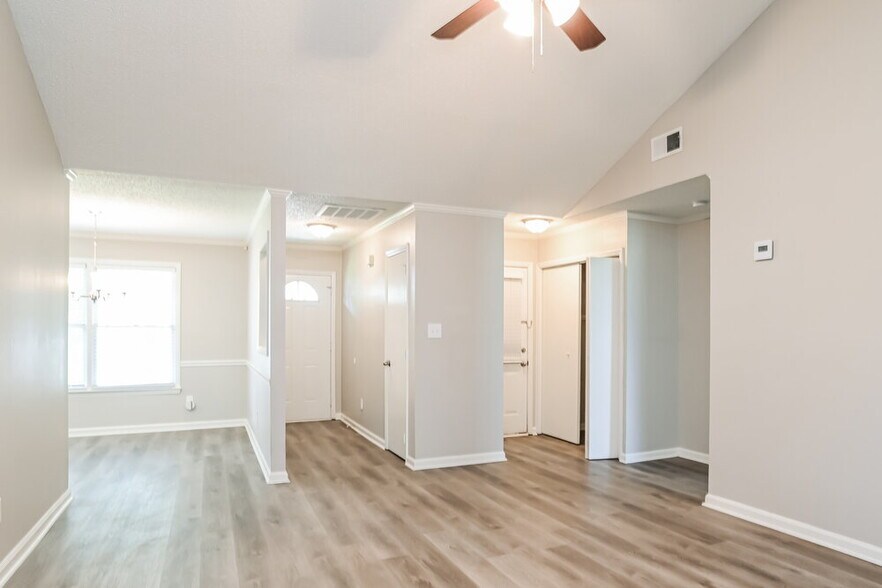 Building Photo - 4040 Coopersdale Rd