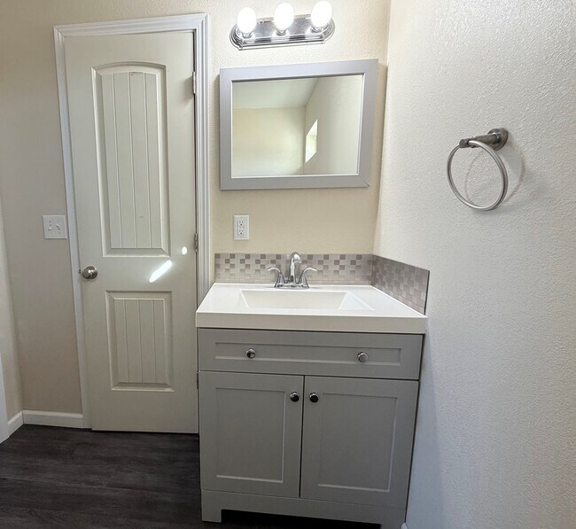 Building Photo - 2434 Beechwood St