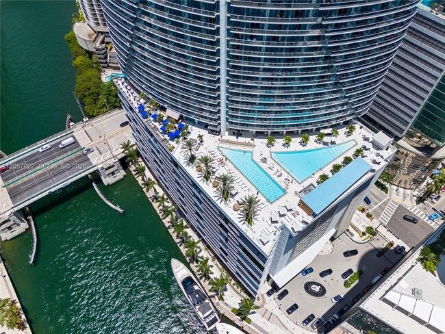 Building Photo - 200 Biscayne Blvd Way