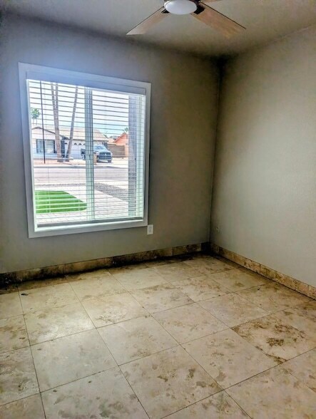 Building Photo - 1016 W Manhatton Dr