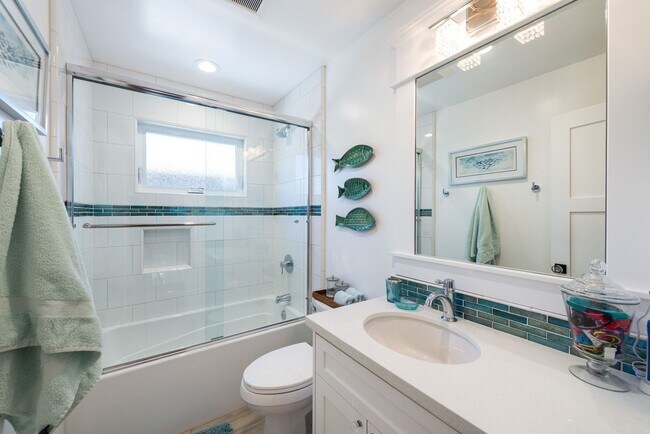 Building Photo - Four-bedroom home in the heart of the Village, offered furnished long-term lease. Ideally located...