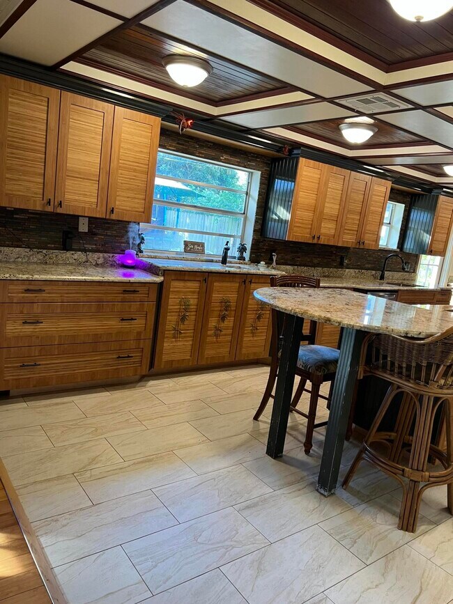 Building Photo - 1207 Australian Ave