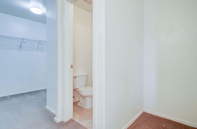 Building Photo - 5659 S 239th Dr