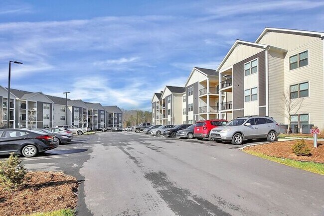 Building Photo - Renovated Mallard Creek Apartment for Lease!
