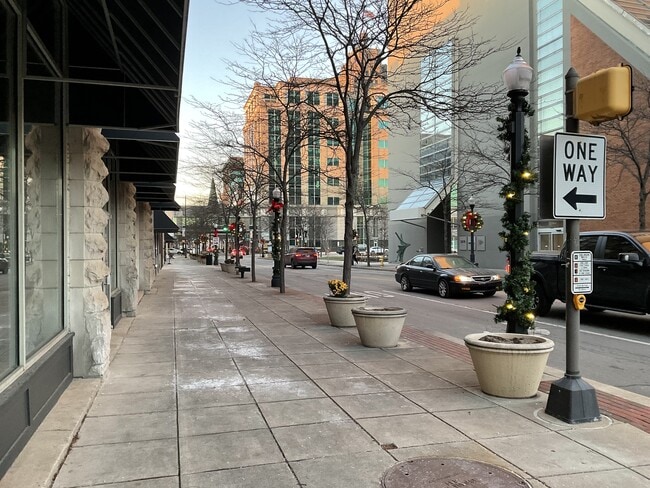 Building Photo - 112 W Washington Blvd