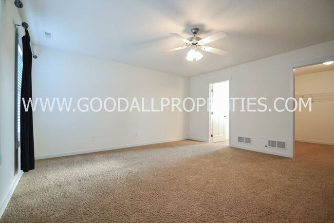 Building Photo - 4 Bedroom, 2.5 Bathroom Home in Ankeny
