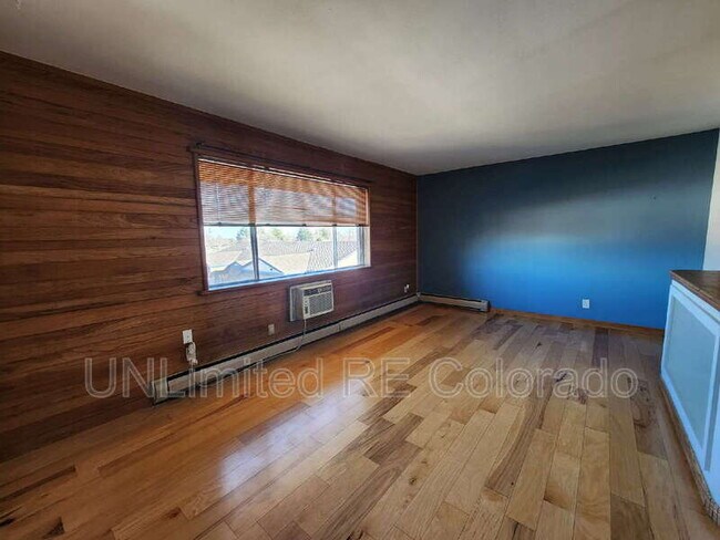 Building Photo - 230 S Brentwood St