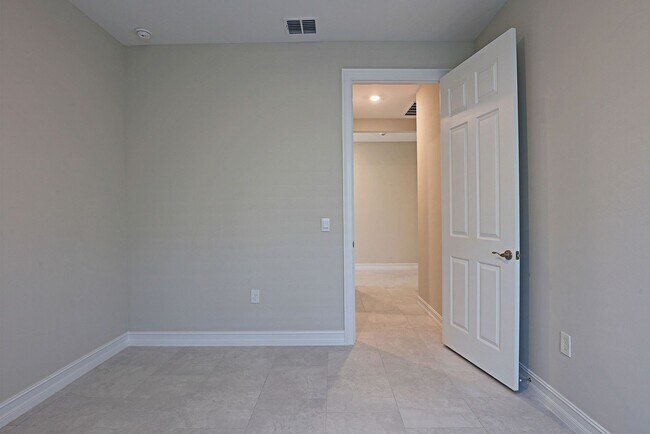 Building Photo - AVAILABLE NOW BRAND NEW!!