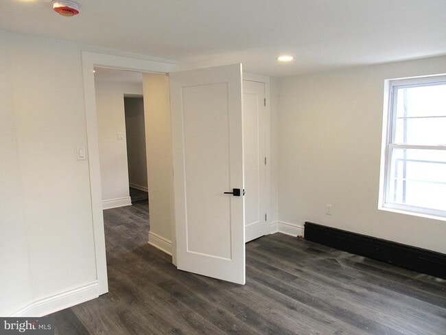 Building Photo - 708 Oak Ln