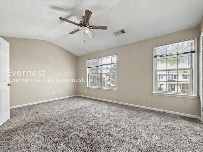 Building Photo - 54 Highoak Dr