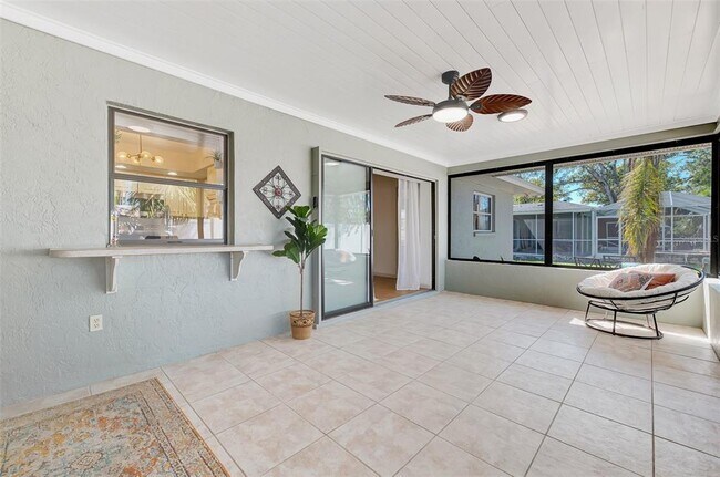 Building Photo - 2221 Pine View Cir