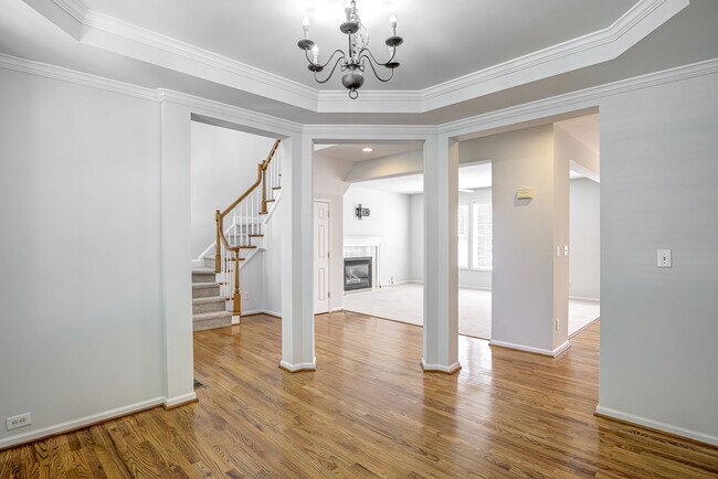 Building Photo - 2103 Templeton Gap Dr