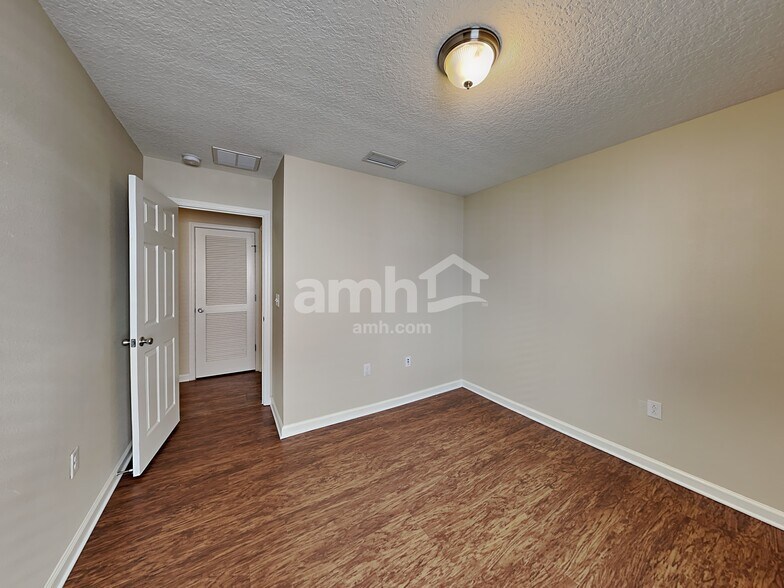 Building Photo - 563 Worcester Ct